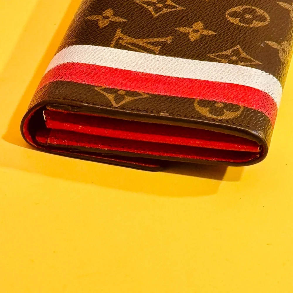 Louis Vuitton Monogram The BellBoy A limited edition Sarah Wallet. - Picture 14 of 15